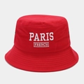 Detail eines roten Anglerhuts aus Baumwolle mit weißer PARIS 3D-Stickerei - Rot