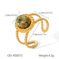 Detail eines verstellbaren Goldrings mit grünem Naturstein und Perlenstruktur - OD-R30072 Afrikanischer Türkis Ring