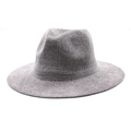 Dettaglio macro del cappello fedora in ciniglia grigio scuro con trama a coste e cuciture - M (56-58cm) / Grigio