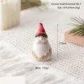 Miniatur Weihnachtsmann Keramikfigur mit roter Mütze für festliche Tischdekoration - Nr. 1 (Weihnachtsmann-Gnom)