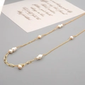 Collana lunga asimmetrica con perle d'acqua dolce e catena in acciaio inox dorato - modello A