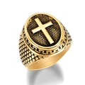 Anello con sigillo da uomo in acciaio al titanio dorato con croce sbalzata su base ovale - US 8 / Wiped Black Gold Style 1