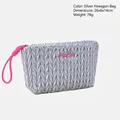 Borsa cosmetica trapuntata argento con manici rosa e dimensioni compatte 26x6x14cm - Borsa Esagonale / Argento