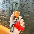 Llavero de cuero trenzado de moda con lindo caballo rojo y colgante de bolsa de dinero. - Rojo