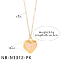 Détail du pendentif cœur émaillé rose 19mm avec étoile et lune sur chaîne dorée - Médaillon Cœur Lune Étoile Rose (NB-N1312-PK)
