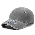 Graue Vintage-Basecap aus Baumwolle mit Stickerei und stylischen Rissen im Used-Look - Verstellbar / Grau