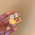 Orecchini asimmetrici in acrilico con margherita e cuore dorato e bianco donna - Giallo Margherita Cuore Asimmetrico (Perno in Acciaio)