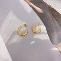 Elegantes pendientes de aro en oro de 18K con textura de bambú y diseño vintage chic - Forma en C de Textura de Bambú / Dorado (Tipo 2)