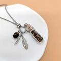 Collar frasco de aromaterapia de cristal con plumas de metal y pequeñas piedras café - Ojo de tigre