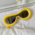Trendy oversized square sunglasses in bright yellow frame with dark gray lenses - One-piece Large Yellow Frame