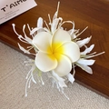 Épingle à cheveux élégante en tissu avec fleur de frangipanier et détails blancs - Pince À Bec De Canard 60# - Blanche (unique)
