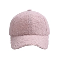 Detalle de gorra de béisbol rosa en lana de cordero con textura bouclé y visera curva - Rosa