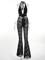 Detailansicht der schwarzen Blumen-Spitze mit Neckholder-Top und Schlaghose an Schaufensterpuppe - S / Schwarz