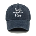 Casquette de baseball en coton délavé avec texte Faith over Fear et flèche - M(56-58cm) / Bleu marine