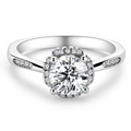 Anello in argento S925 con moissanite da 1ct e montatura halo con pavé lucido - Anni Fioriti