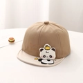Détail d'une casquette panda pour bébé avec visière kaki et petite poupée en 3D - 46-48cm (6 Mois - 2 Ans) / Marron