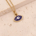 Primo piano della collana occhio di Allah dorata con ciondolo in smalto blu - Stile Malocchio in Smalto Blu (8#)