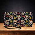 Lange PU-Ledergeldbörse mit buntem Sugar-Skull-Muster und Handschlaufe auf Holz - Schwarzer Sugar Skull Floral
