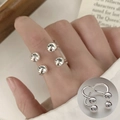 Retro geometrischer Multikugel-Ring in Silber-Optik für Damen am Zeigefinger getragen - Einstellbar Offen / Mehrperliges Glänzendes Offenes Design (JZ5204)