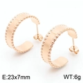 Roségoldene C-Ohrringe mit Perlenstruktur, Größe 23x7mm und einem Gewicht von 6g - Perlenrand C-Form Stil (A款玫瑰金KE109303-KFC) / Roségold