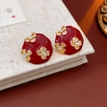 Boucles d'oreilles fleurs C vintage en or avec émail rouge et diamants sur un livre - 2# Boucles d'oreilles clous fleur ajourée circulaire avec strass et tige en argent