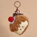 Pendentif dessert en peluche avec texture velours marron et détail pompon rouge - Gâteau aux fraises / 9cm