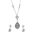 Conjunto de joyas plateadas con grabado Forever Love y circonitas en fondo blanco - Color Acero (KS118175-K)