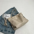 Beige grote tote tas van PU-leer met verstelbare riem voor dagelijks gebruik en werk - Broken Wit