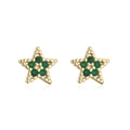 Detail von sternförmigen Ohrsteckern in Gold mit grünen Zirkonia und Perlenrand-Akzenten - Pentagramme / Grün