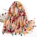Katoenen linnen sjaal met tropische leliebloemenprint en afgewerkt met kleine kwastjes - Verlengd / Roze Bloemen (1#)