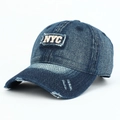 Gorra de béisbol de mezclilla lavada azul oscuro con bordado NYC y detalles de efecto gastado - Ajustable / Azul oscuro