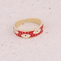 Vista macro del anillo ojo turco dorado con esmalte rojo sobre textura de piedra - Ojo Turco Esmalte Rojo (4#)