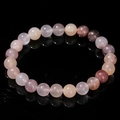 Bracelet élastique en perles de pierre naturelle rose pastel et violet sur fond noir - Violet