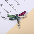 Dettaglio spilla libellula vintage con inserti in madreperla viola e verde cangiante - Stile 6-Viola Verde