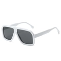 Quadratische Vintage-Sonnenbrille für Herren mit weißem Rahmen und dunkelgrauen Gläsern - Weißer Rahmen Graue Linsen