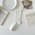 Minimalistische witte katoenen halflange sokken in een stijlvolle flat-lay look - Wit