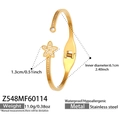 Vista macro de pulsera de acero dorado con estrella de pedrería y cristales redondos - Estrella Diamante Redondo / Z548-Oro Estrella