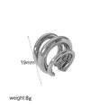 Vista dettagliata del ear cuff da 19mm che mostra il peso di 8g e il design a tre linee - Oro 18K
