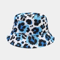 Dettaglio della stampa leopardata blu e nera su un cappello a secchiello in cotone - Taglia unica / Base Bianco Leopardo Blu Nero (Colore 6)