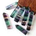Cristalli di fluorite arcobaleno lucidati con strisce naturali viola e verdi - 5-6cm / Colonna in Fluorite Colorata a Punta Singola