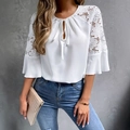 Weiße Bluse mit Dreiviertel-Spitzenärmeln, dekorativem Bindeband und eleganter Textur - S / Weiß