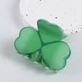 Pinza para el pelo con forma de trébol verde esmeralda translúcido hecha de resina - Pinza de pelo de trébol verde