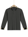 Detalle de polo gris oscuro con cuello a rayas y textura de algodón piqué fino - S / gris oscuro