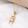 Collana dorata con ciondolo a forma di bimba e cristallo rosa a cuore su marmo - Girls