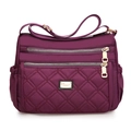 Borsa a tracolla in nylon viola con cerniere multiple e dettagli con motivo a rombi trapuntati - Viola