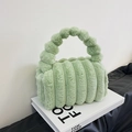 Borsa a mano in peluche verde da donna con design a righe e manico con pompon coordinato - Verde