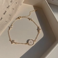 Elegante pulsera de titanio dorado con dijes de trébol de cuatro hojas y colgante de estrella - D005 Oro - Pulsera de Estrella