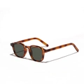 Lunettes de soleil rétro ambre avec verres gris foncé présentées sous un angle élégant de 45° - Écaille Vert Foncé