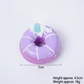 Calamita da frigo a forma di ciambella viola con crema e cuore blu, larga 7 cm - Viola-Caramella alla Menta