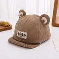 Detalle de gorra de pana marrón para bebé con orejas 3D y parche de oso bordado - 48-50cm (8 meses - 2 años) / Caqui